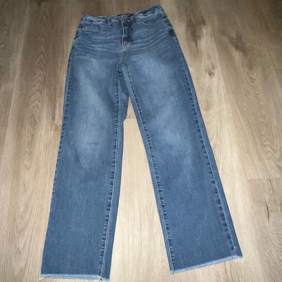 Women's Blue Revival Quinn Medium Wash Straight Leg Cropped Jeans - Picture 2 of 12